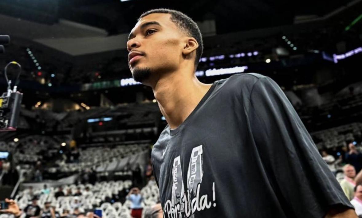 开云官网-美记:马刺在围绕文班建队的同时,需妥善调配阵容深厚的后场